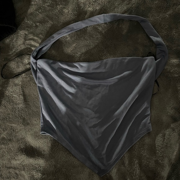 Cropped v shaped top - Picture 1 of 5